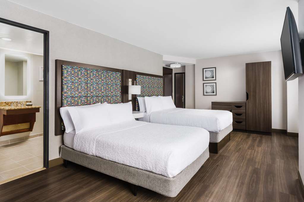 Фото Hilton Garden Inn New York/West 35 Street