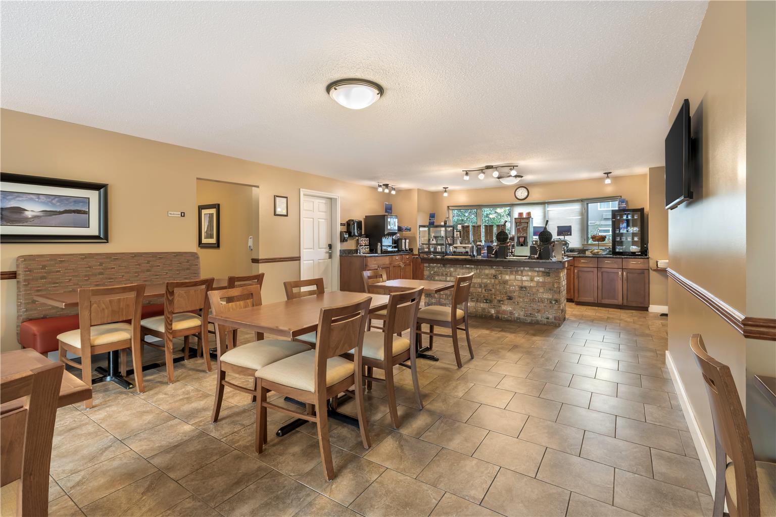 Фото Best Western Sicamous Inn