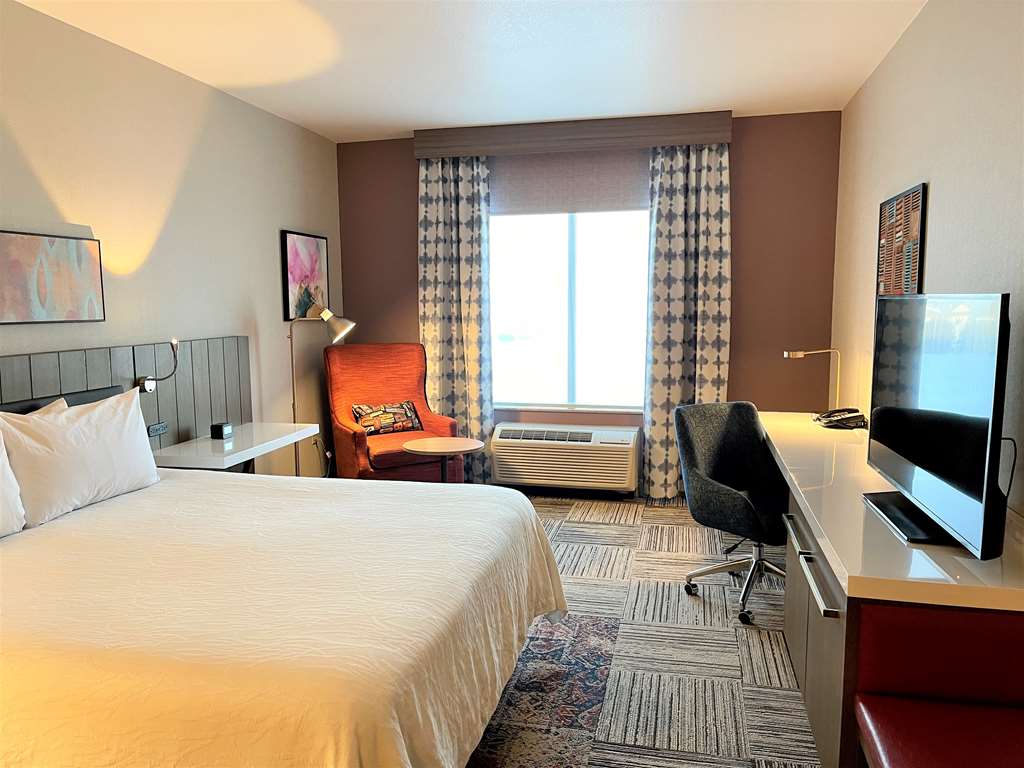 Фото Hilton Garden Inn Oconomowoc