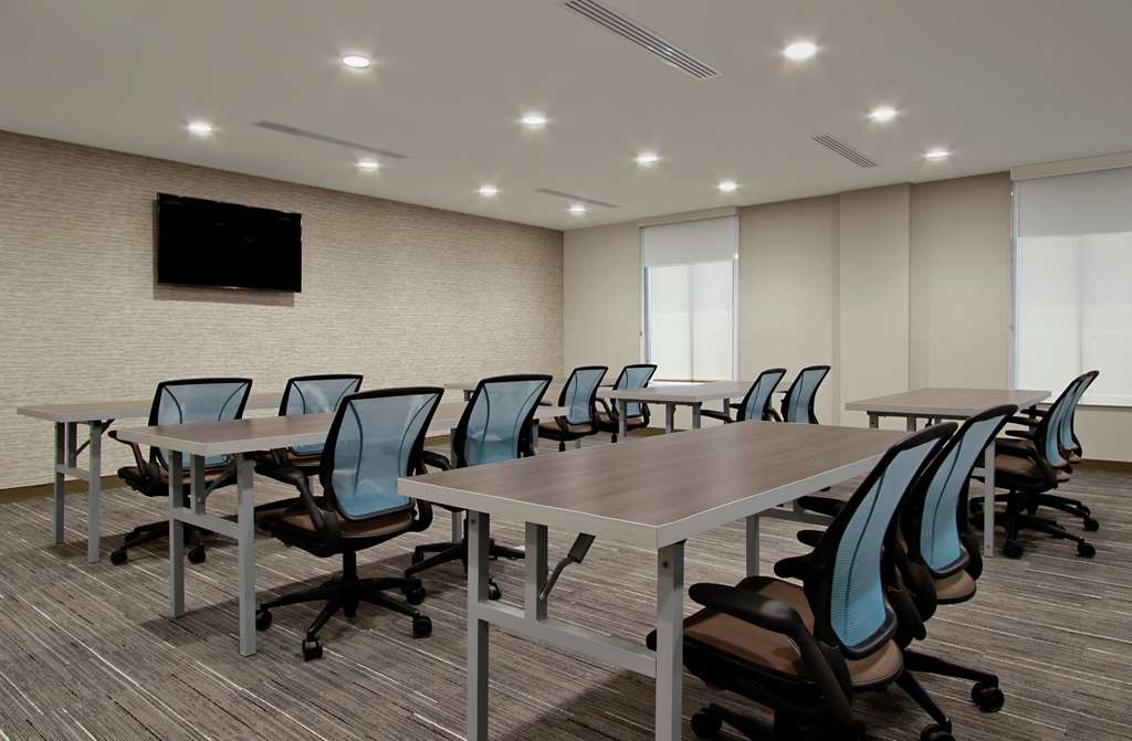 Фото Home2 Suites by Hilton Mobile I-65 Government Boulevard