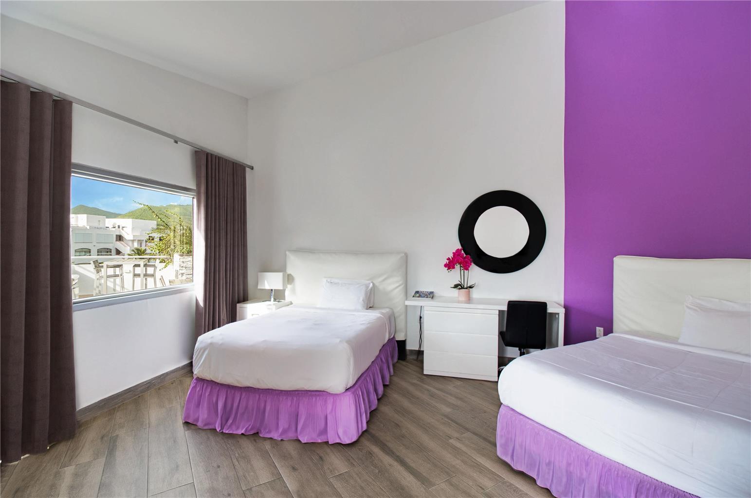 Фото Commodore Suites