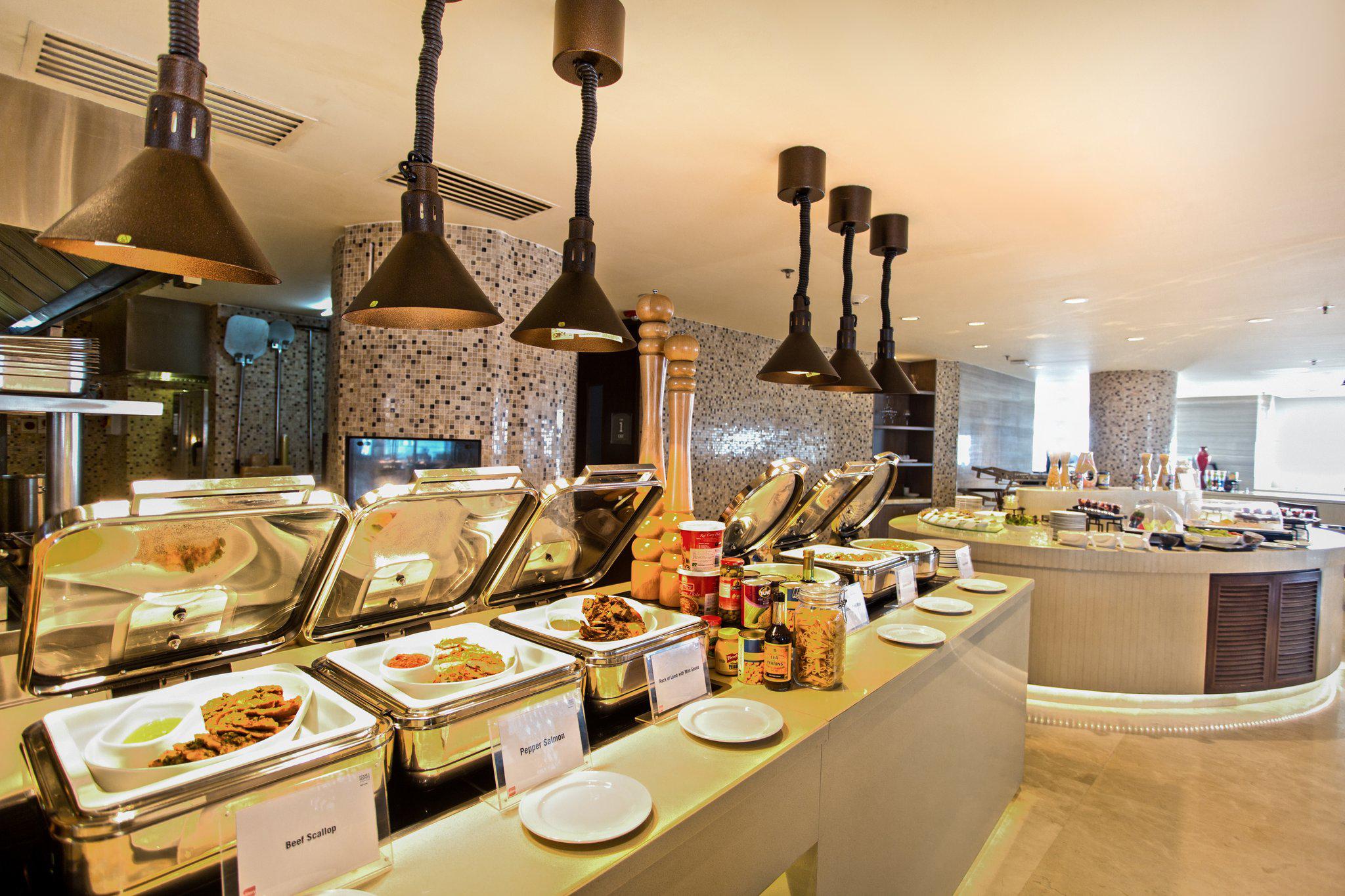 Фото Crowne Plaza Dhaka Gulshan by IHG Hotel