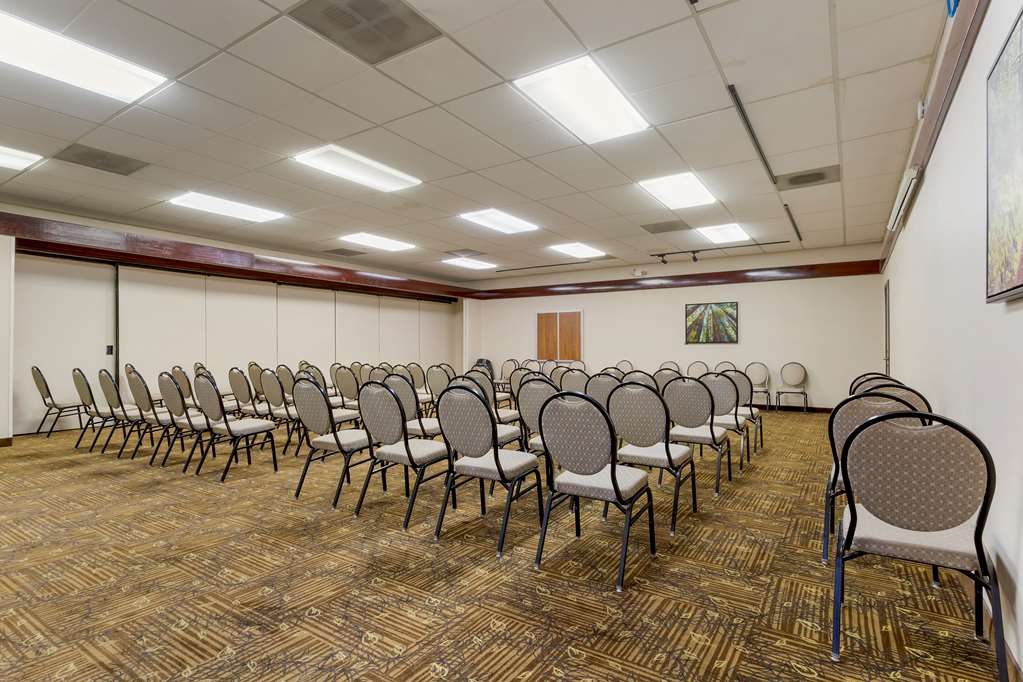 Фото Best Western Plus Forest Park Inn