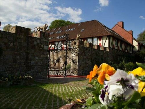 Гостиница Rittergut Haus Laer - Historisches Gästehaus в Виттене