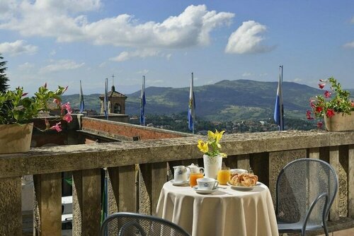 Гостиница Titano Suites Hotel San Marino в Сан-Марино