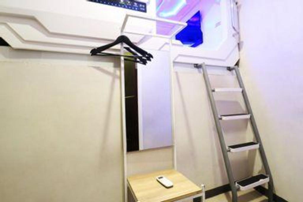 Фото Tab Capsule Hotel - Kayoon Surabaya