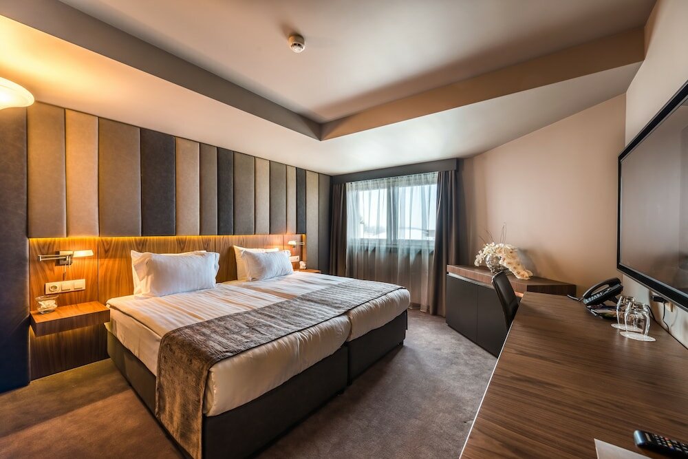 Фото All Seasons Residence Hotel