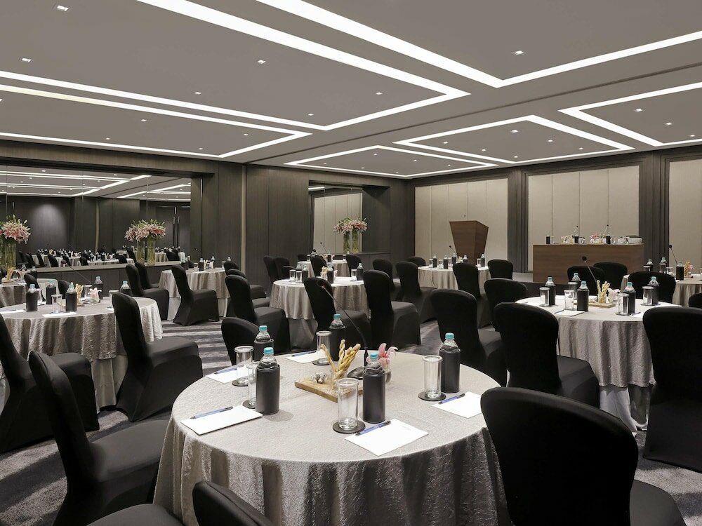 Фото Novotel Chennai Chamiers Road Hotel