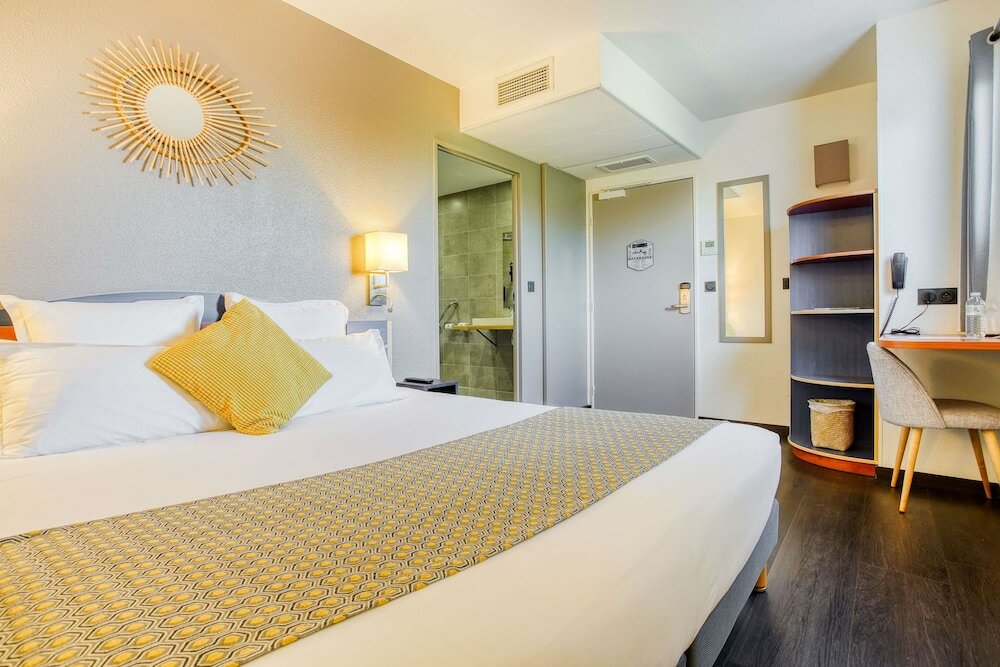 Фото Kyriad Bordeaux Sud - Villenave d'Ornon