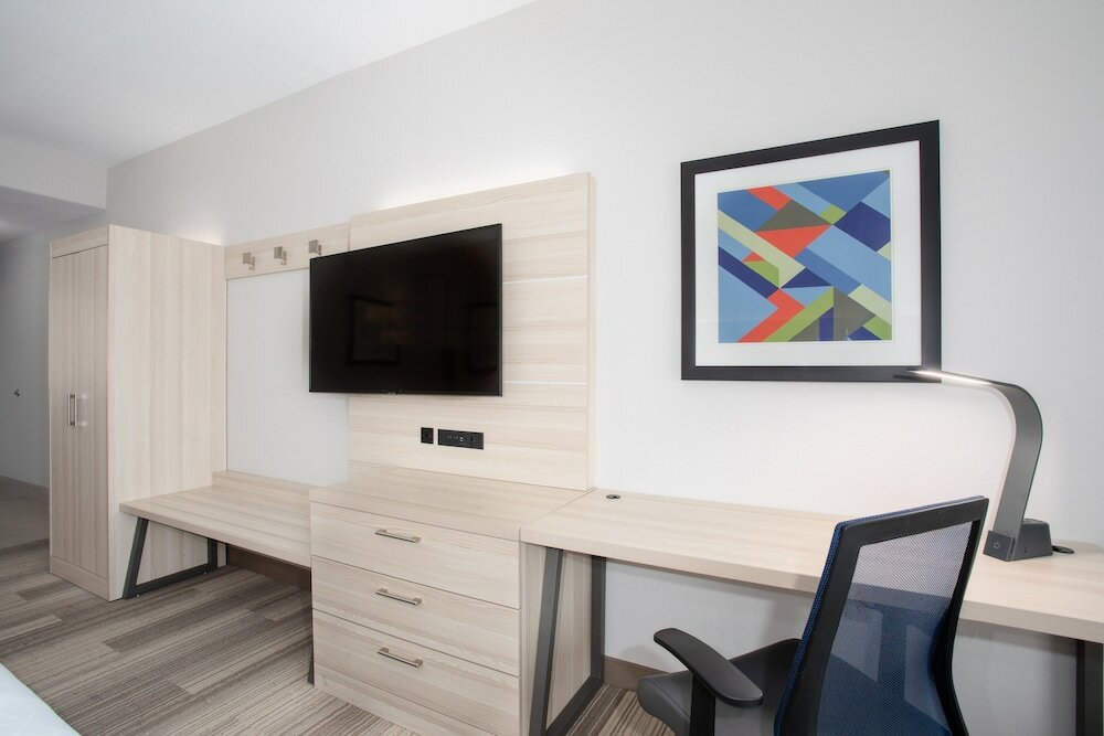 Фото Holiday Inn Express & Suites Phoenix - Glendale Sports Dist, an Ihg Hotel