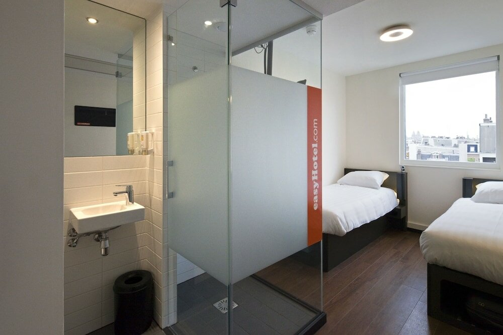 Фото EasyHotel Amsterdam City Centre South