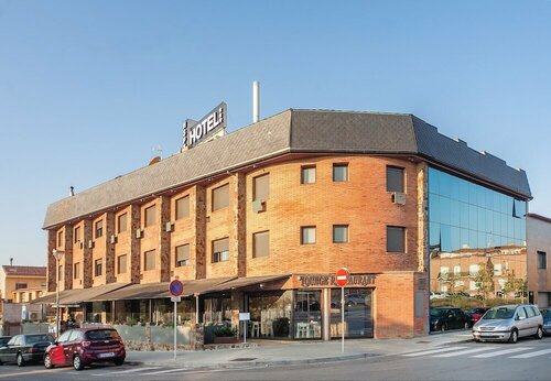 Гостиница Hotel Sant Pere II в Сант-Кугате-дель-Вальесе