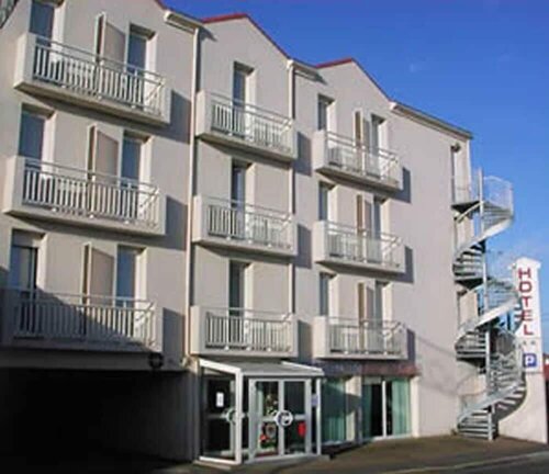 Гостиница Brit Hotel Les Alizés в Сен-Назере