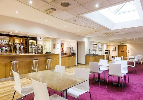 Гостиница Travelodge Guildford в Гилфорде