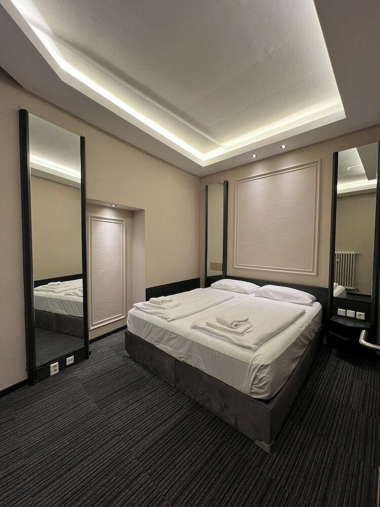 Фото Monopol Hotel