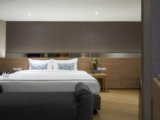 Фото Almas Hotel Bangkok