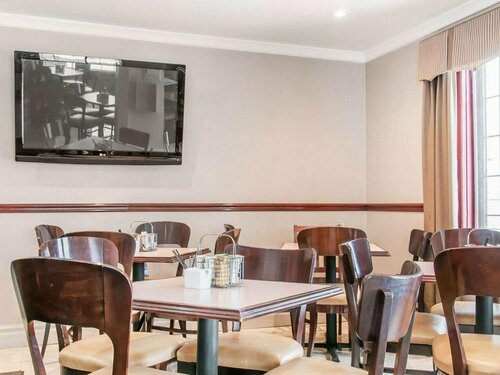 Гостиница Econo Lodge в Лонгёй