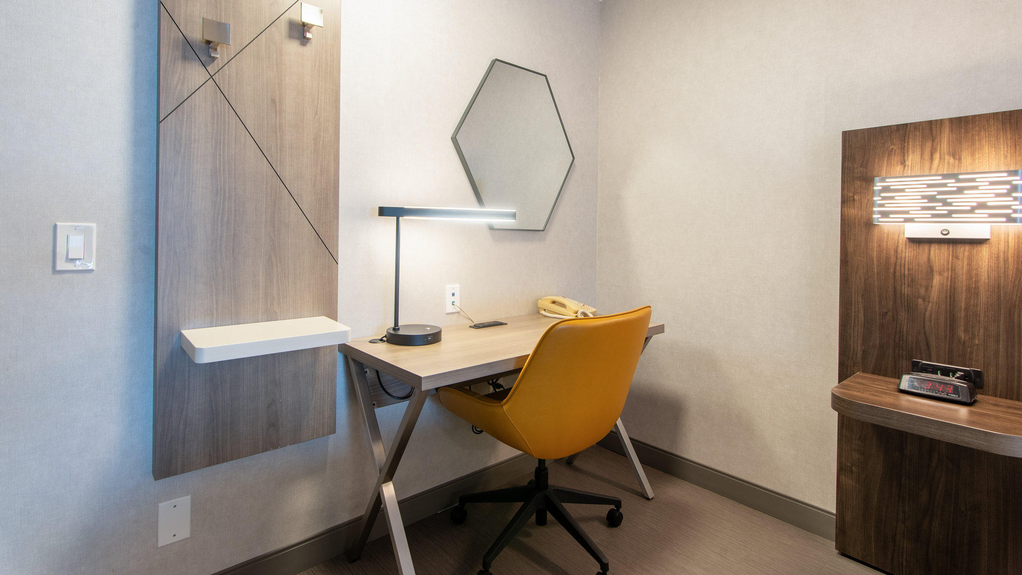 Фото Holiday Inn Express Oakdale, an Ihg Hotel