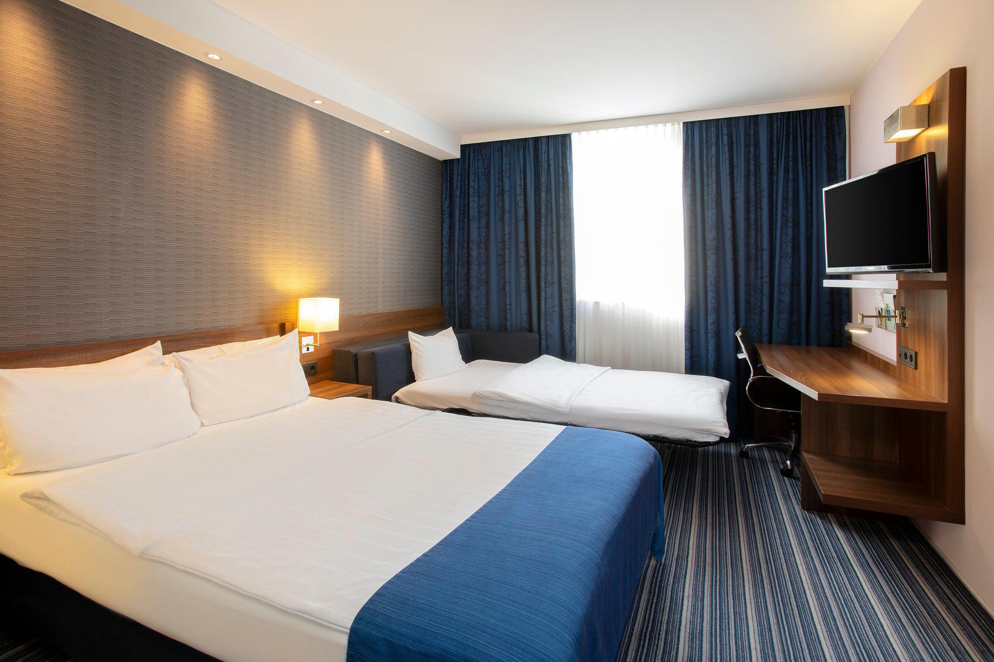 Фото Holiday Inn Express Neunkirchen