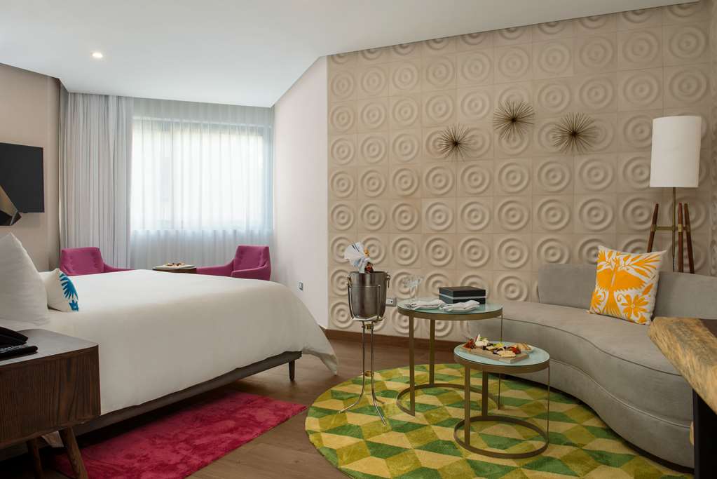 Фото Апартаменты The Fives Downtown Hotel & Residences, Curio Collection by Hilton