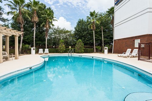 Гостиница Candlewood Suites Lake Mary, an Ihg Hotel в Делтоне
