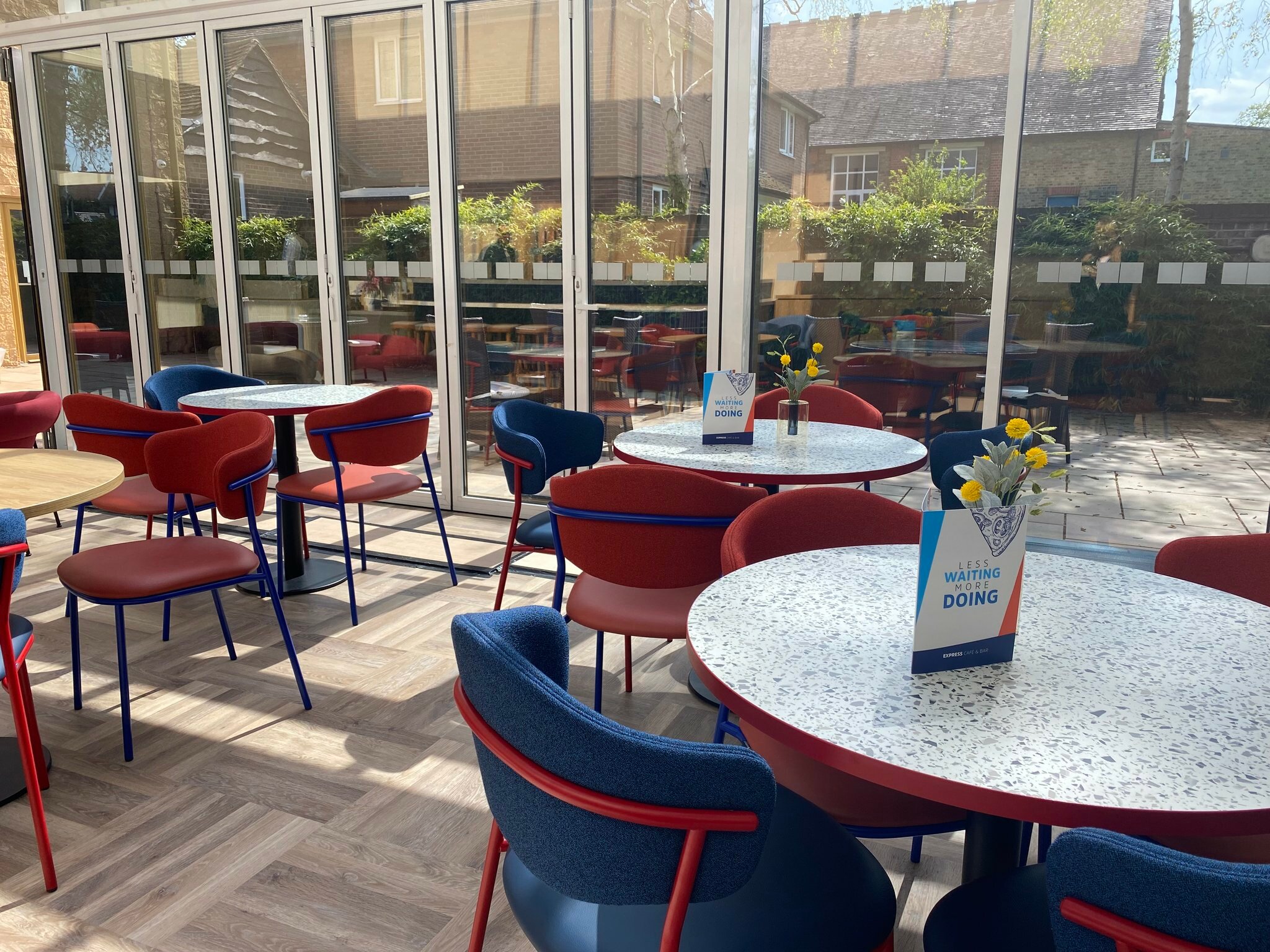 Фото Holiday Inn Express Windsor, an Ihg Hotel