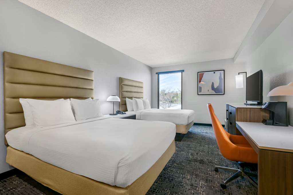 Фото Best Western Plus Universal Inn