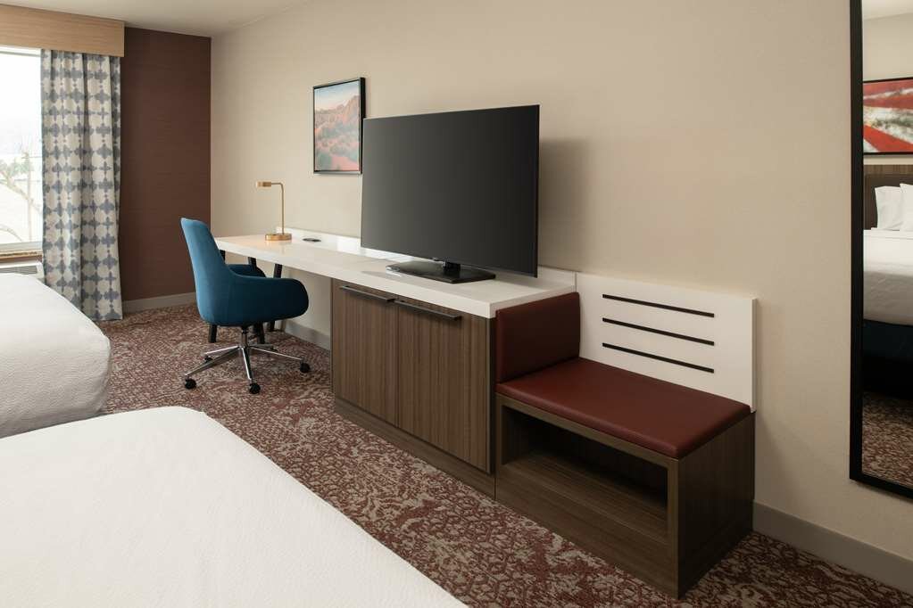 Фото Hilton Garden Inn Fontana