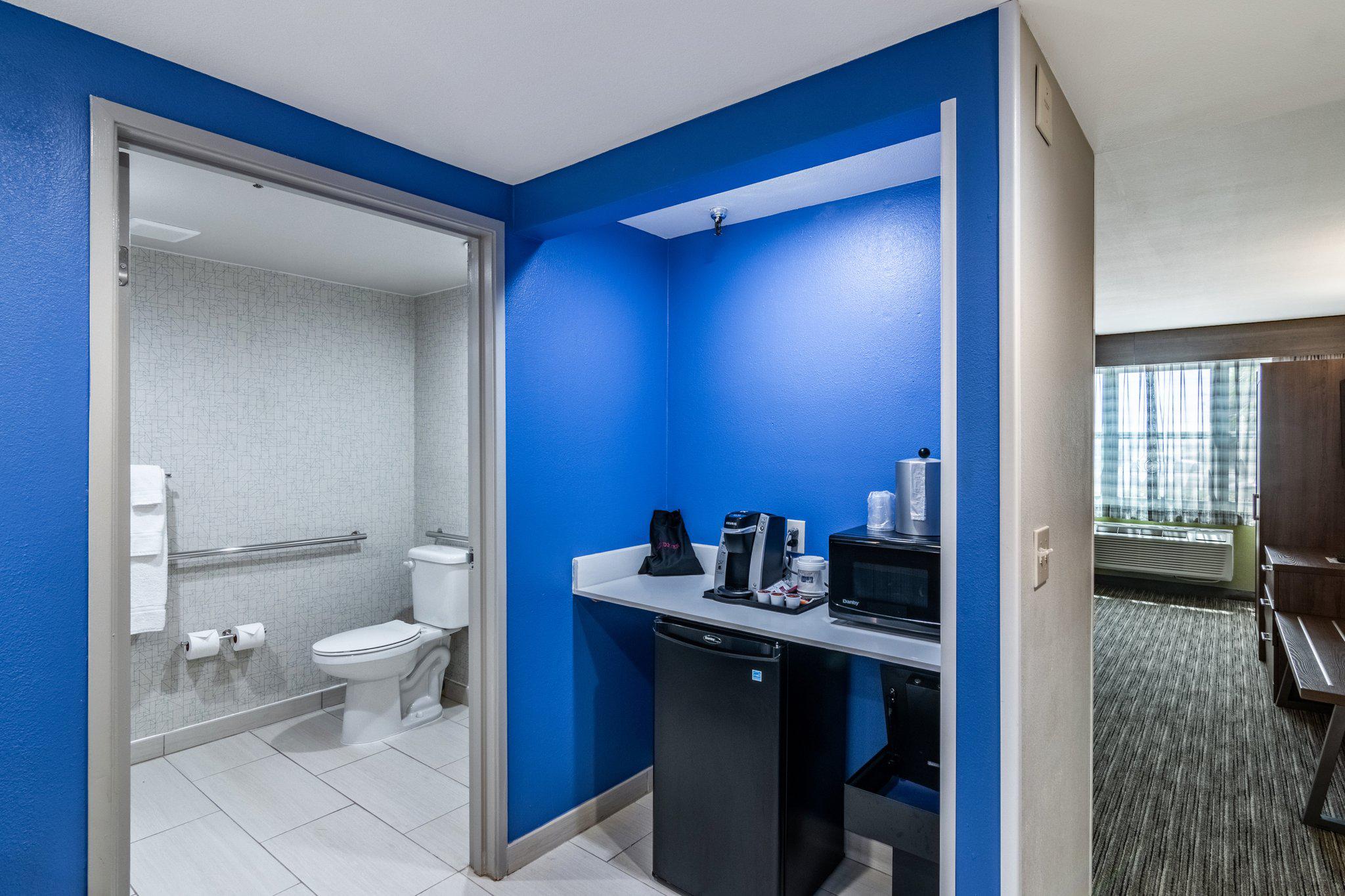 Фото Holiday Inn Express & Suites Camarillo, an Ihg Hotel