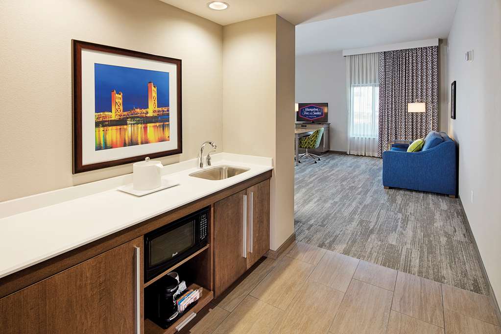 Фото Hampton Inn & Suites Sacramento at Csus