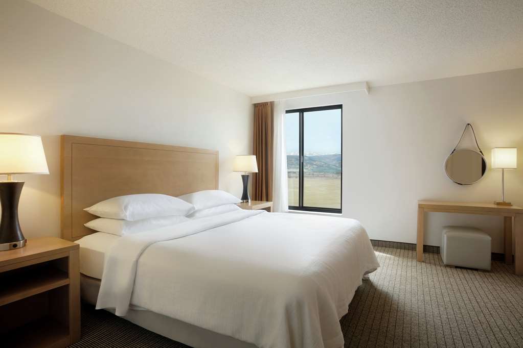 Фото Embassy Suites by Hilton Denver International Airport