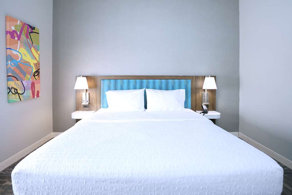 Фото Hampton Inn Hays-North of i 70