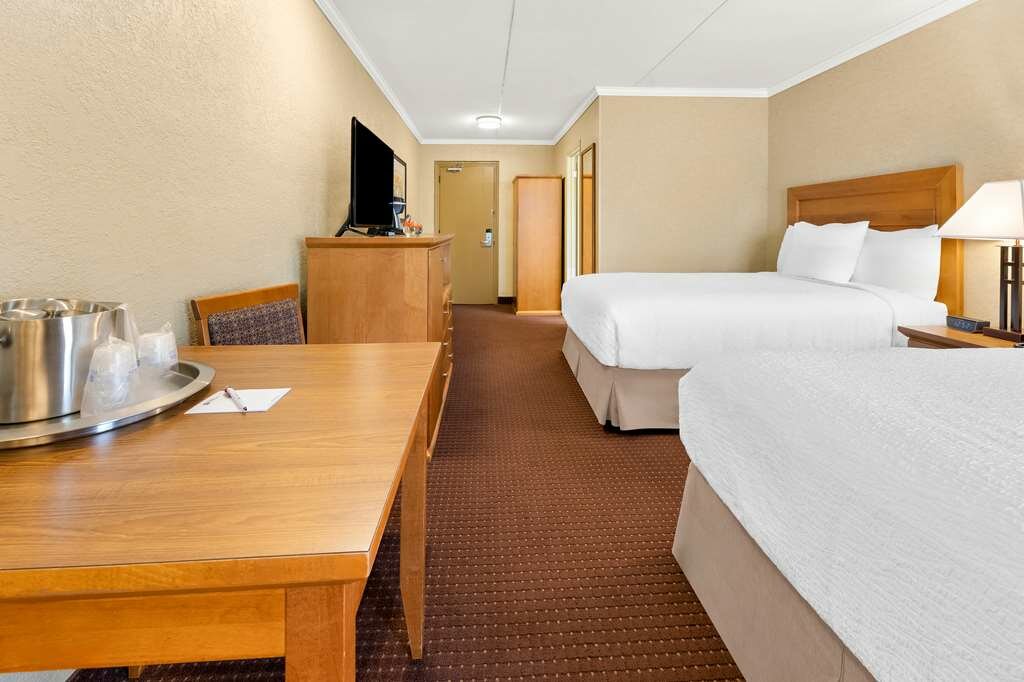 Фото Best Western Plus Nor'wester Hotel & Conference Centre