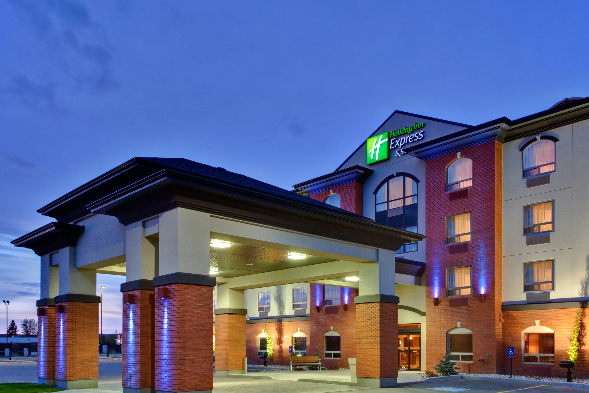 Фото Holiday Inn Express Hotel & Suites Whitecourt, an Ihg Hotel