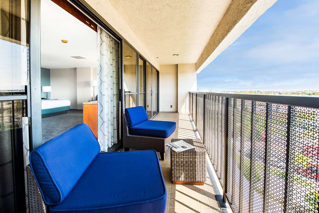 Фото DoubleTree by Hilton Carson