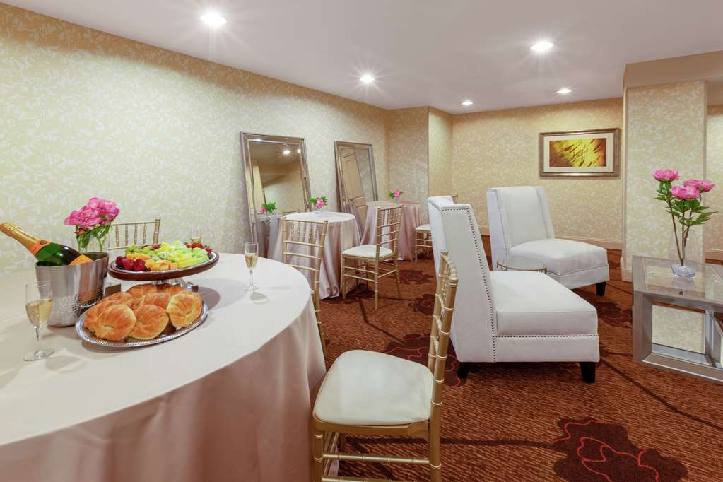 Фото Hilton Garden Inn Pittsburgh University Place