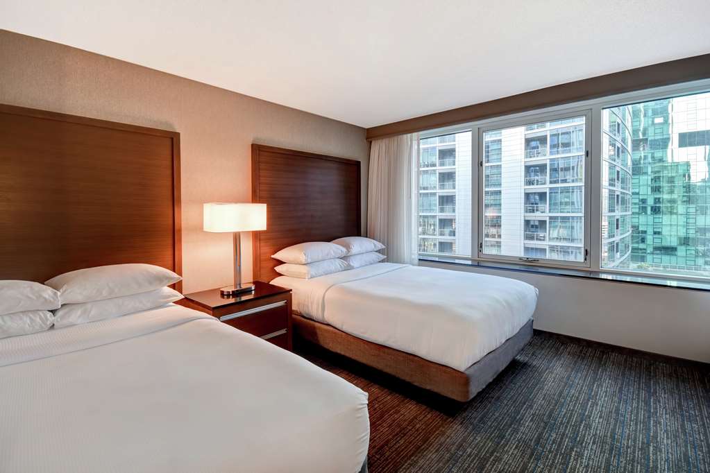 Фото Embassy Suites by Hilton Chicago Downtown Magnificent Mile