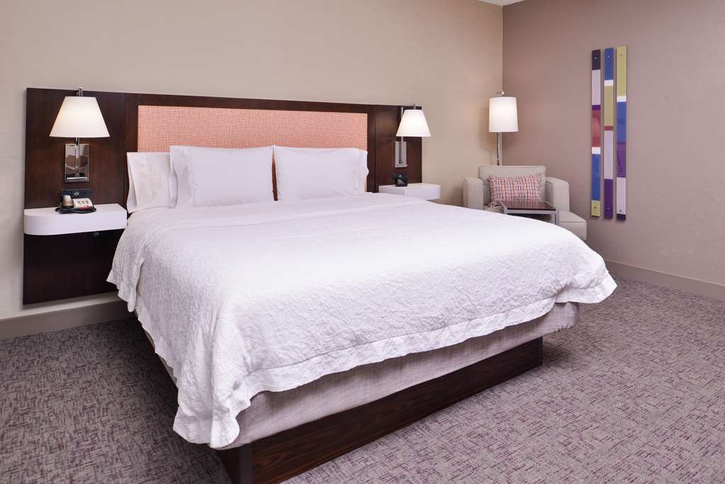 Фото Hampton Inn Albuquerque University Midtown