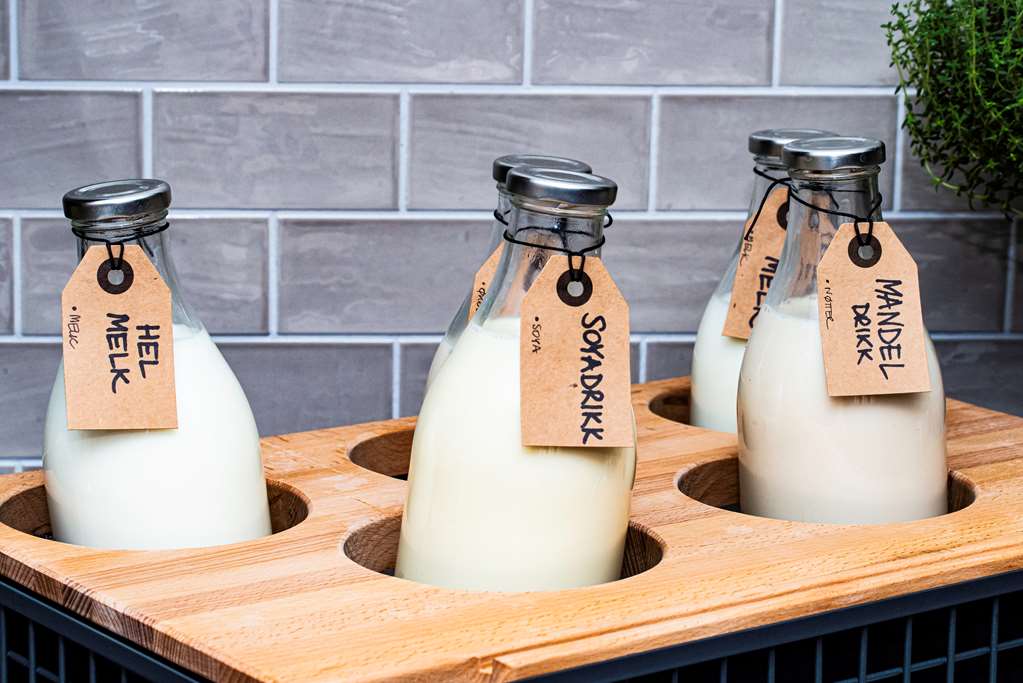 Фото Park Inn by Radisson Oslo Airport Hotel West