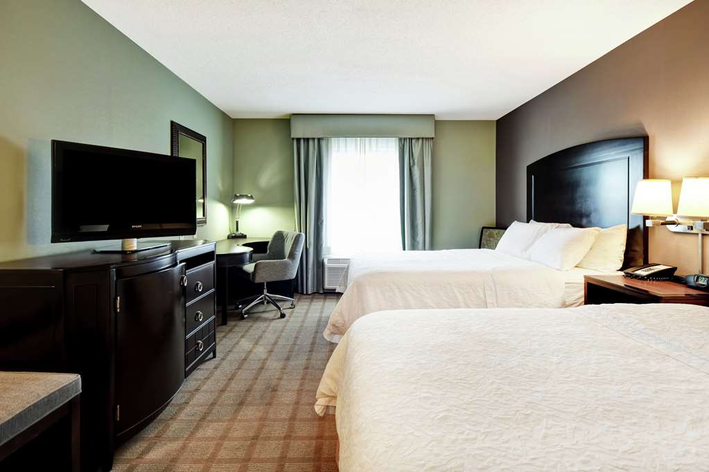Фото Hampton Inn & Suites Detroit-Canton