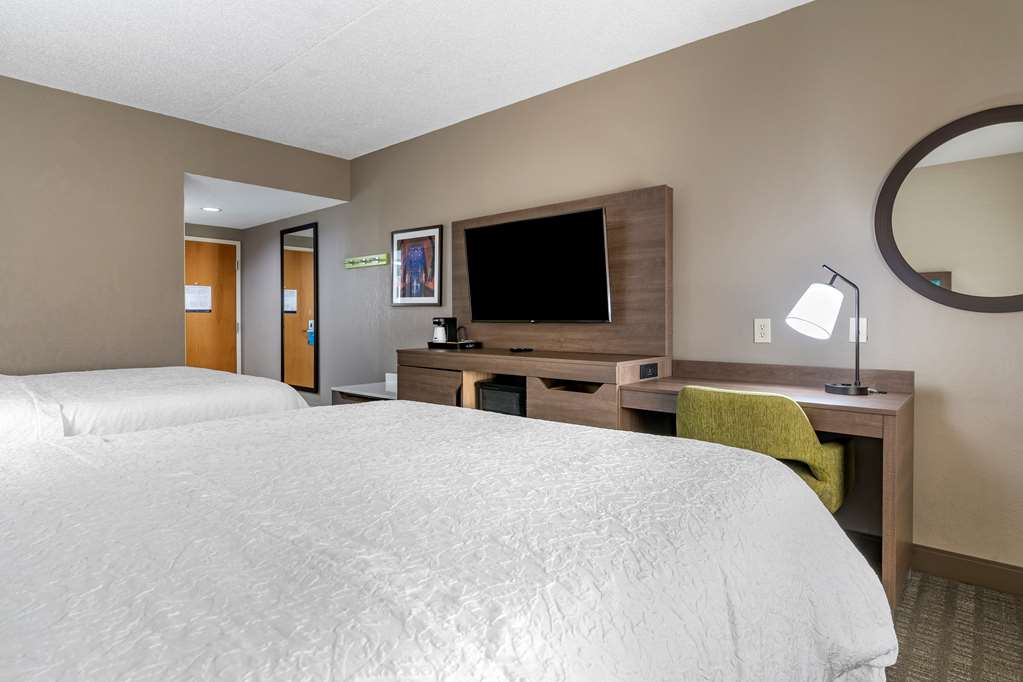 Фото Hampton Inn & Suites Louisville East