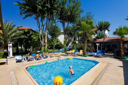 Гостиница Fun & Sun Smart Akman Beach Hotel в Чамьюва