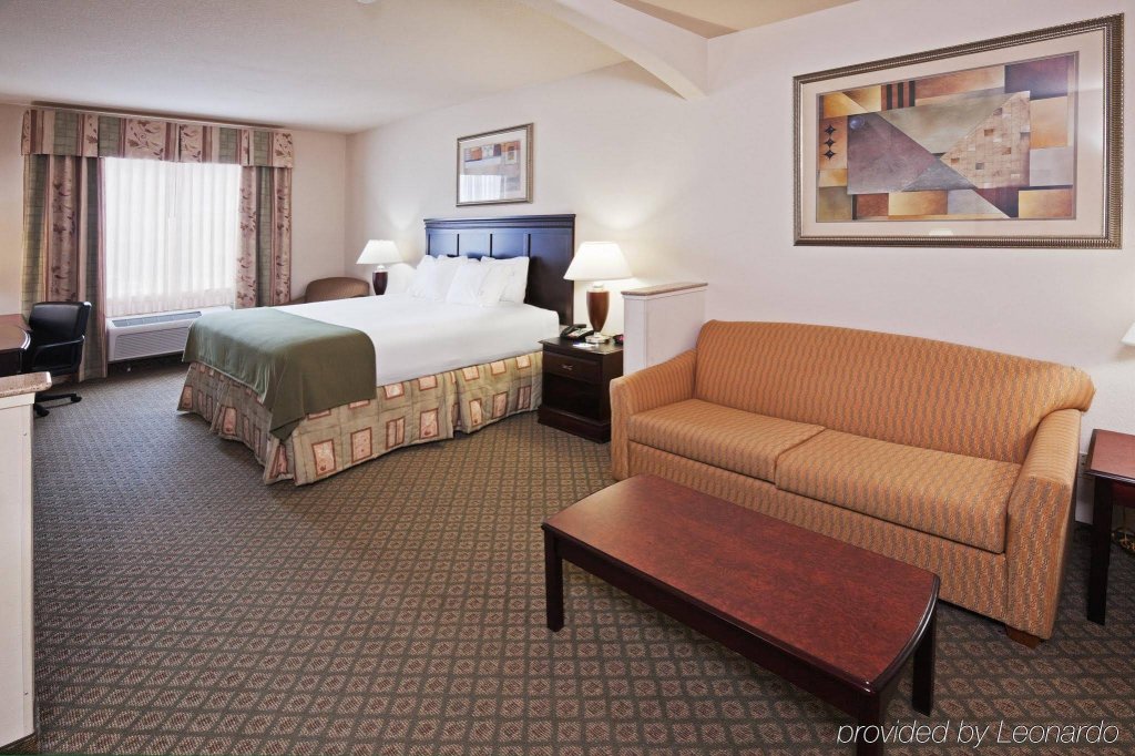 Фото Holiday Inn Express Hotel & Suites Corsicana, an Ihg Hotel