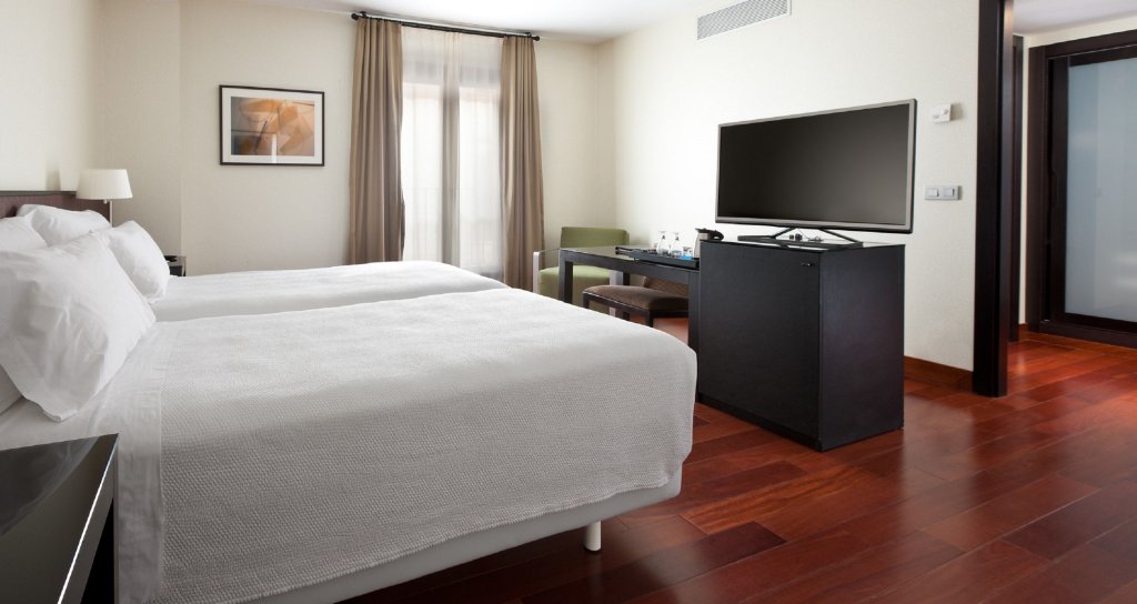 Фото Sercotel Puerta de la Catedral