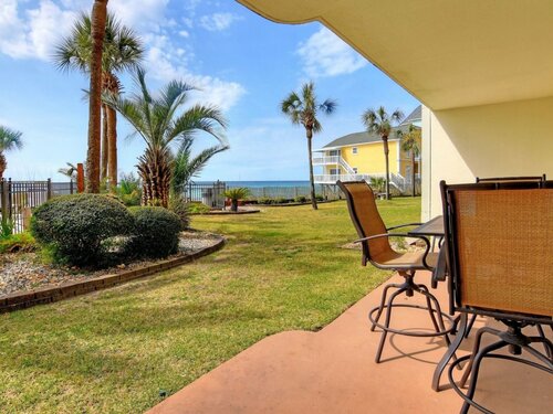 Гостиница Commodore Resort by Book That Condo