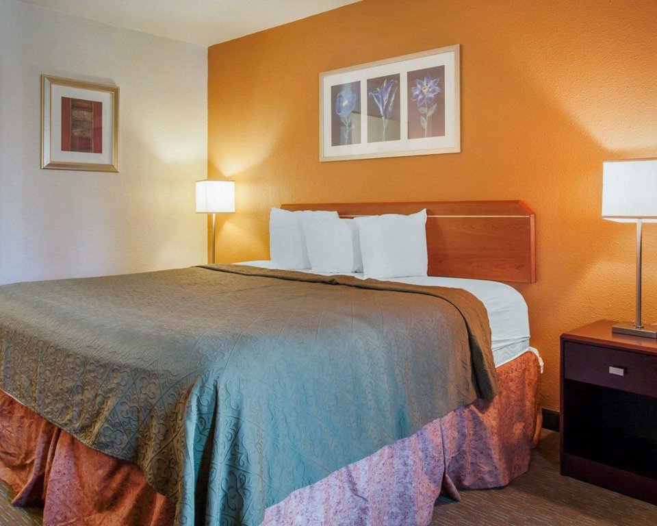 Фото Rodeway Inn Portland Airport Hotel