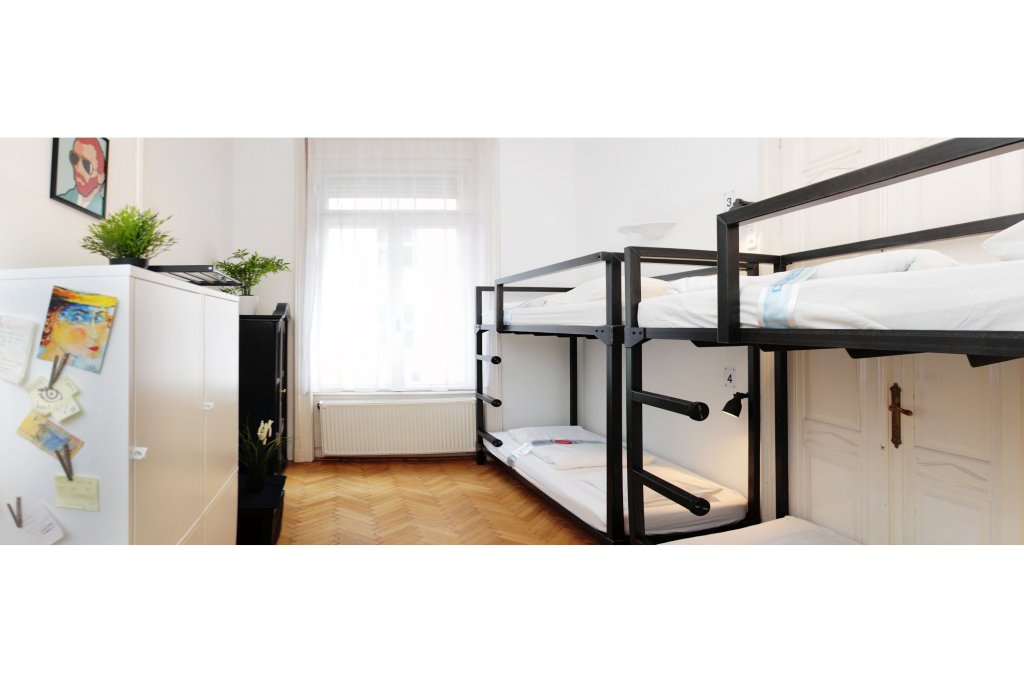 Фото Maverick Hostel & Ensuites