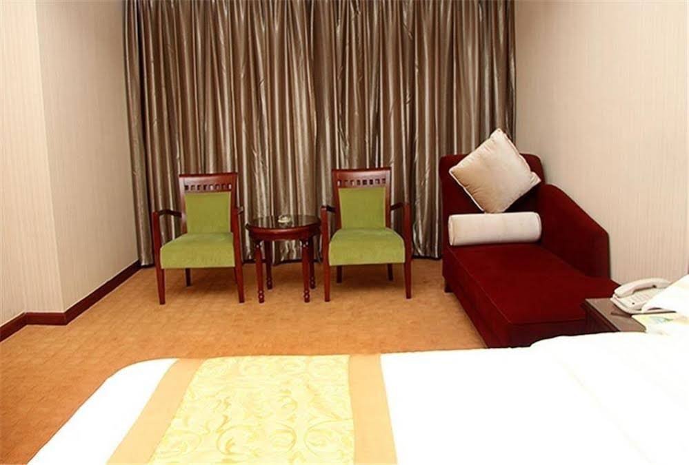 Фото Vienna Hotels Shenzhen Baoan Fuyong Qiaotou Branch