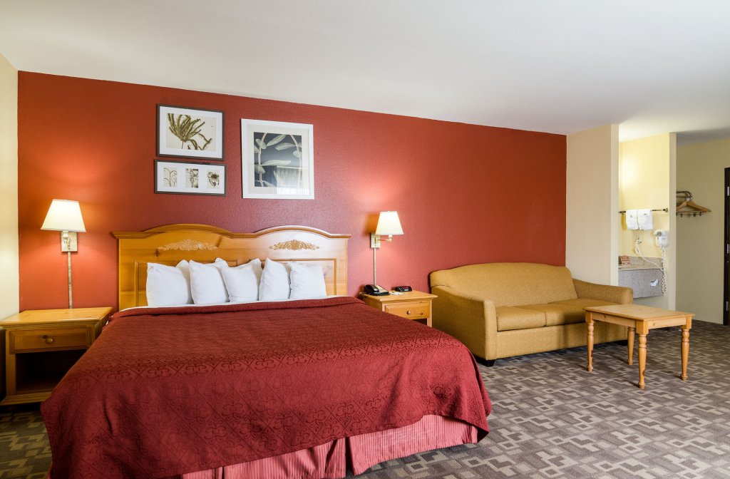 Фото Quality Inn I-70 at Wanamaker