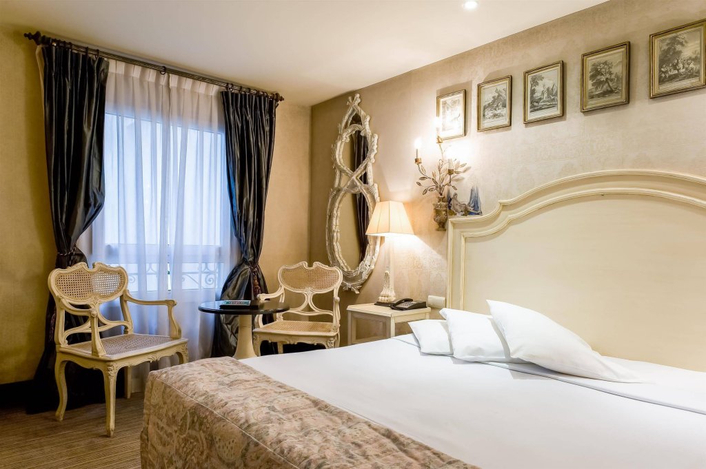 Фото Charlemagne